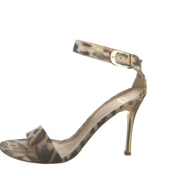 Beautiful shoe! Stuart Weitzman animal print canvas stiletto - Picture 4 of 6